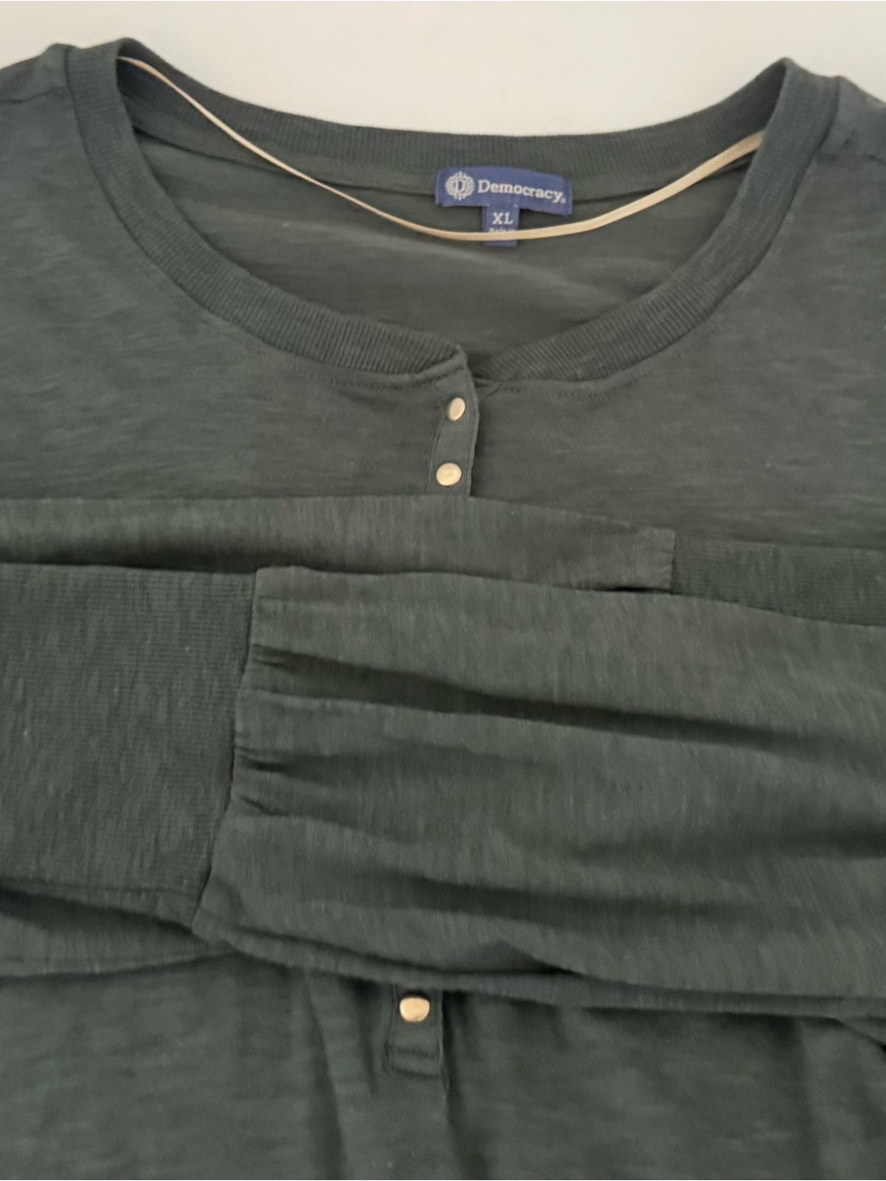 Democracy Women's Green Long Sleeve Knit Cuffs Henley Size XL Gold Buttons - Picture 9 of 15